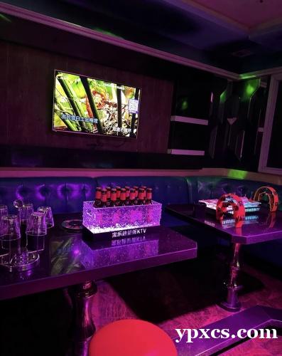 夜场秀场招聘令寻找发光的你 “灯一亮,音乐起,整条街的目光都归你。 夜场秀场招聘令寻找发光的你 “灯一亮,音乐起,整条街的目光都归你。